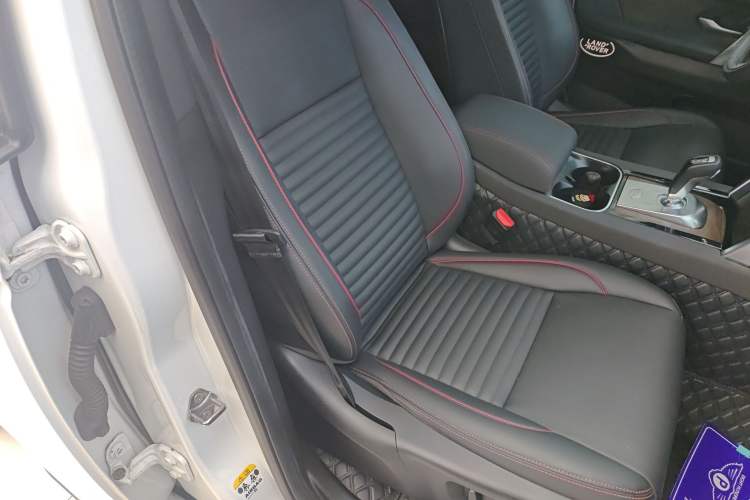 Used Land Rover Discovery Sport 2021 249 PS R-Dynamic S Performance Edition Right Front Seat