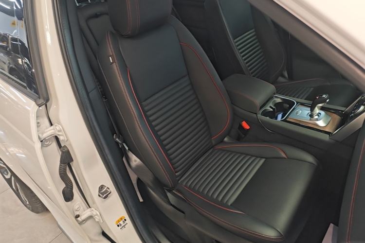 Used Land Rover Discovery Sport 2021 249 PS R-Dynamic S Performance Edition Right Front Seat