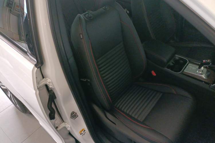 Used Land Rover Discovery Sport 2021 249 PS R-Dynamic SE Performance Tech Edition 5 Seats Right Front Seat