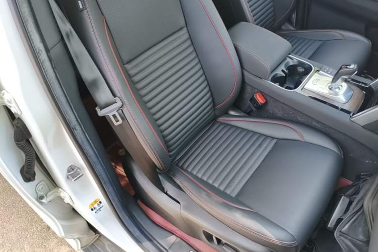 Used Land Rover Discovery Sport 2021 249 PS R-Dynamic S Performance Edition Right Front Seat