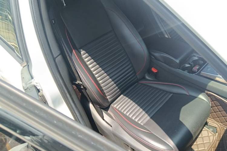 Used Land Rover Discovery Sport 2021 249 PS R-Dynamic S Performance Edition Right Front Seat