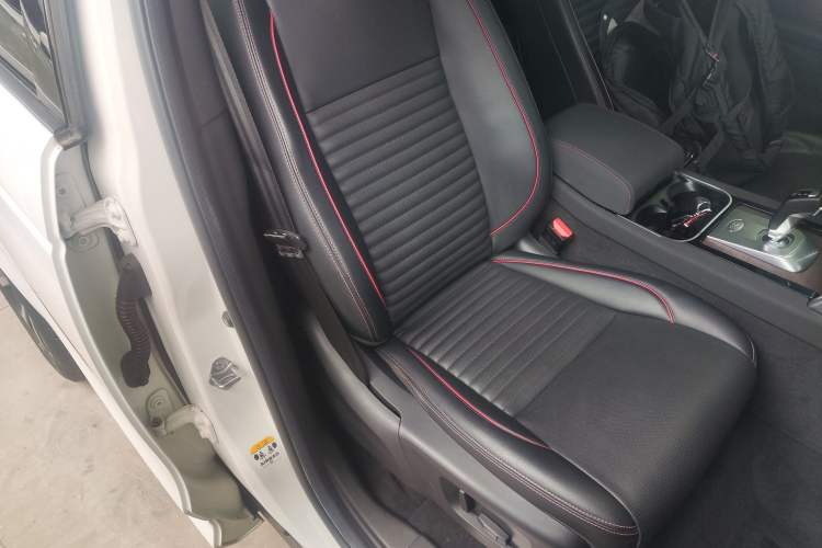 Used Land Rover Discovery Sport 2021 249 PS R-Dynamic S Performance Edition Right Front Seat