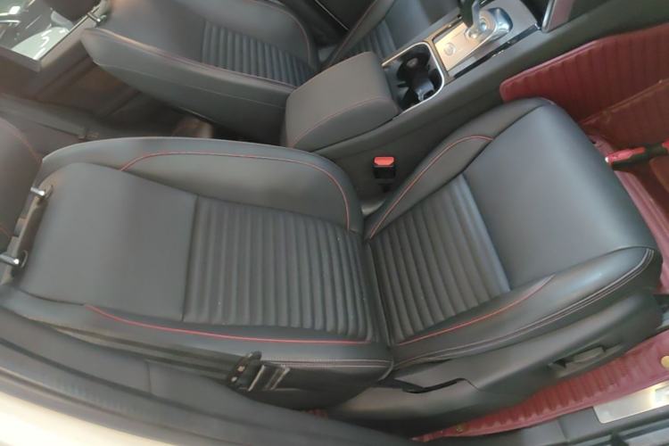 Used Land Rover Discovery Sport 2021 249 PS R-Dynamic S Performance Edition Right Front Seat