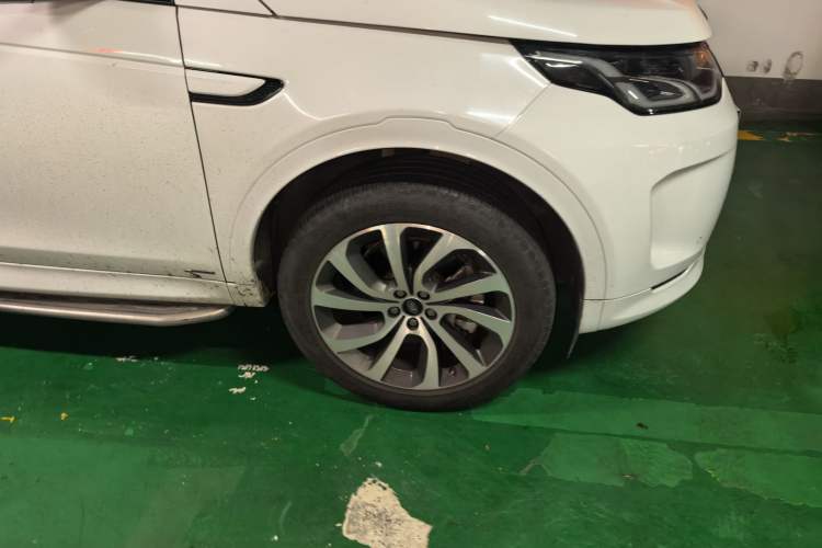 Used Land Rover Discovery Sport 2021 249 PS R-Dynamic S Performance Edition Right Front Wheel Hub