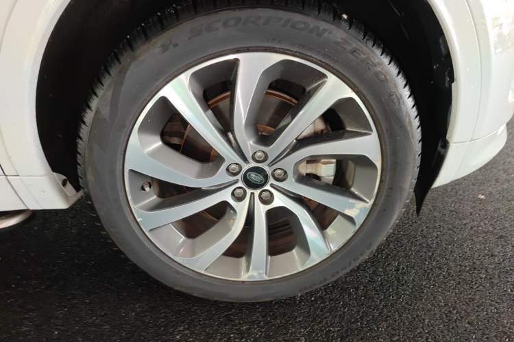Used Land Rover Discovery Sport 2021 249 PS R-Dynamic S Performance Edition Right Front Wheel Hub
