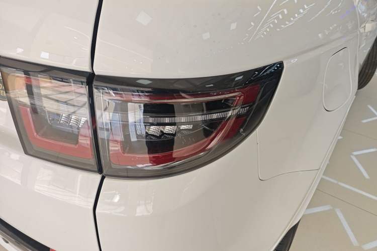 Used Land Rover Discovery Sport 2021 249 PS R-Dynamic S Performance Edition Right Rear Taillight
