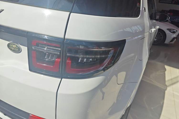 Used Land Rover Discovery Sport 2021 249 PS R-Dynamic SE Performance Tech Edition 7 Seats Right Rear Taillight