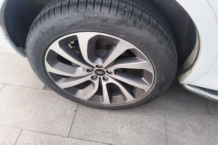 Used Land Rover Discovery Sport 2021 249 PS R-Dynamic S Performance Edition Right Rear Wheel Hub
