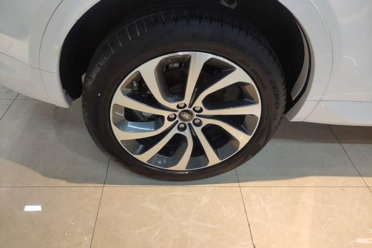Used Land Rover Discovery Sport 2021 249 PS R-Dynamic S Performance Edition Right Rear Wheel Hub