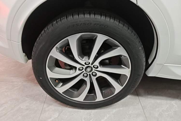 Used Land Rover Discovery Sport 2021 249 PS R-Dynamic S Performance Edition Right Rear Wheel Hub