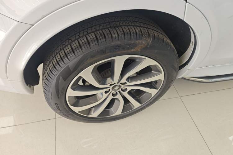 Used Land Rover Discovery Sport 2021 249 PS R-Dynamic S Performance Edition Right Rear Wheel Hub