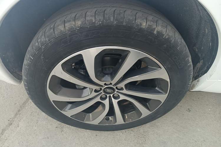 Used Land Rover Discovery Sport 2021 249 PS R-Dynamic S Performance Edition Right Rear Wheel Hub