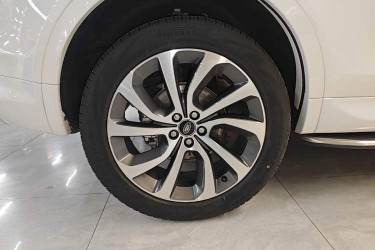 Used Land Rover Discovery Sport 2021 249 PS R-Dynamic S Performance Edition Right Rear Wheel Hub