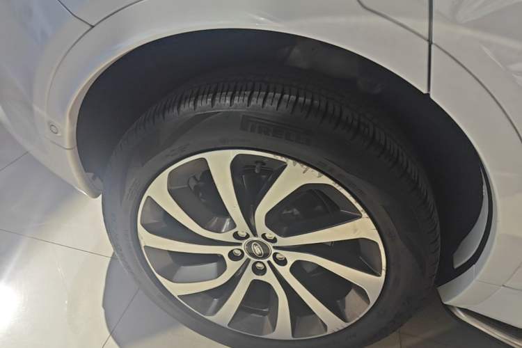 Used Land Rover Discovery Sport 2021 249 PS R-Dynamic SE Performance Tech Edition 7 Seats Right Rear Wheel Hub