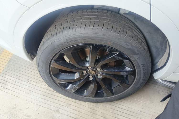 Used Land Rover Discovery Sport 2021 249 PS R-Dynamic S Performance Edition Right Rear Wheel Hub