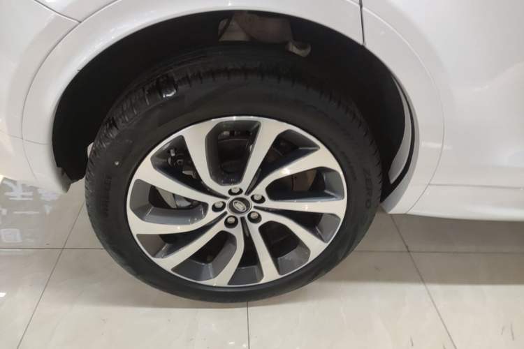 Used Land Rover Discovery Sport 2021 249 PS R-Dynamic S Performance Edition Right Rear Wheel Hub