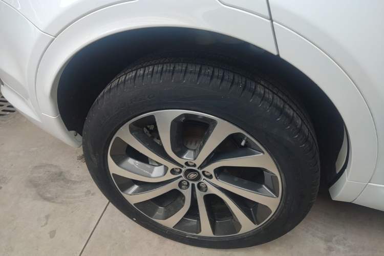 Used Land Rover Discovery Sport 2021 249 PS R-Dynamic S Performance Edition Right Rear Wheel Hub