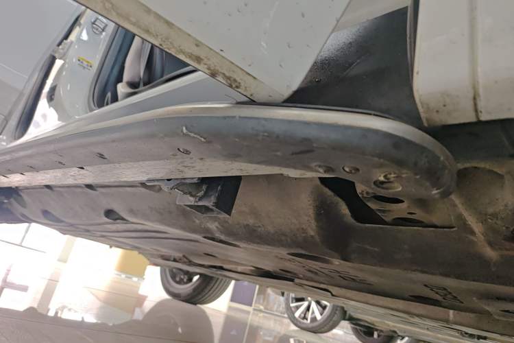 Used Land Rover Discovery Sport 2021 249 PS R-Dynamic S Performance Edition Right Side Sill