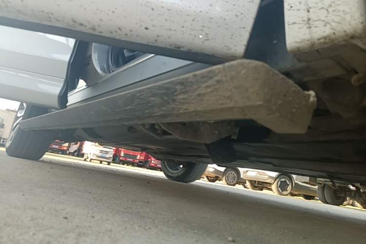 Used Land Rover Discovery Sport 2021 249 PS R-Dynamic S Performance Edition Right Side Sill