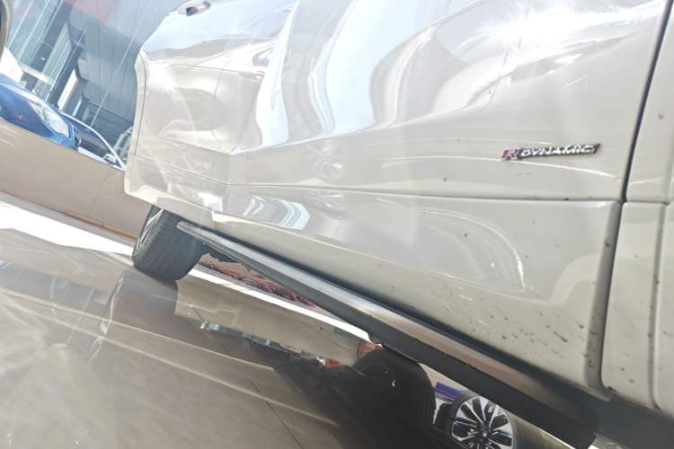 Used Land Rover Discovery Sport 2021 249 PS R-Dynamic SE Performance Tech Edition 7 Seats Right Side Sill