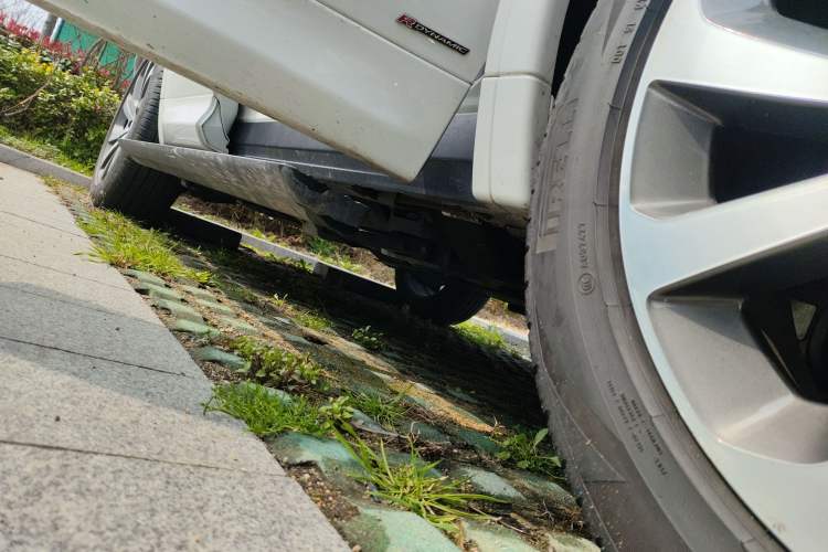 Used Land Rover Discovery Sport 2021 249 PS R-Dynamic S Performance Edition Right Side Sill