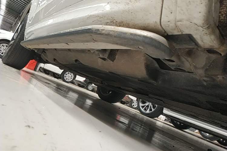 Used Land Rover Discovery Sport 2021 249 PS R-Dynamic SE Performance Tech Edition 5 Seats Right Side Sill