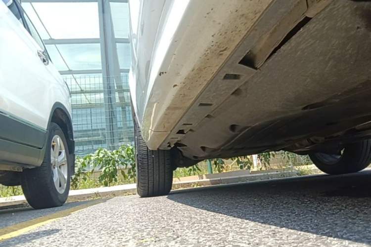 Used Land Rover Discovery Sport 2021 249 PS R-Dynamic S Performance Edition Right Side Sill