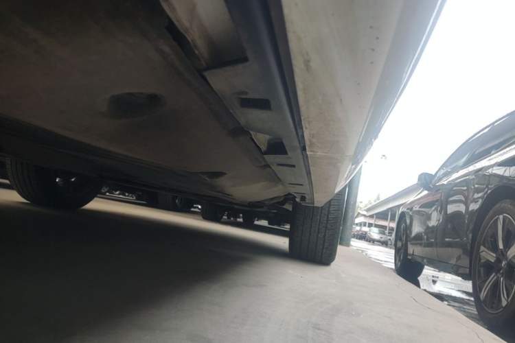 Used Land Rover Discovery Sport 2021 249 PS R-Dynamic S Performance Edition Right Side Sill