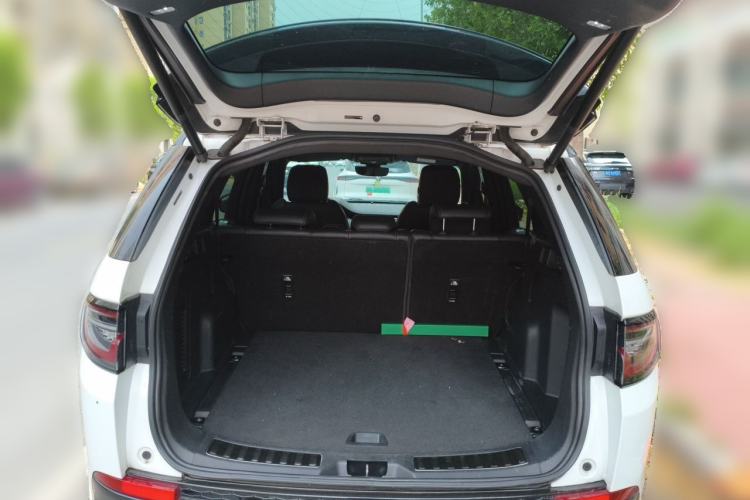 Used Land Rover Discovery Sport 2021 249 PS R-Dynamic S Performance Edition Trunk