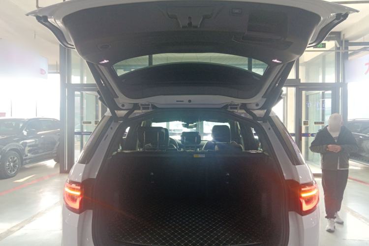 Used Land Rover Discovery Sport 2021 249 PS R-Dynamic SE Performance Tech Edition 5 Seats Trunk