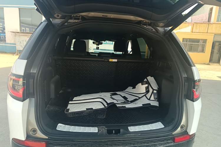 Used Land Rover Discovery Sport 2021 249 PS R-Dynamic S Performance Edition Trunk