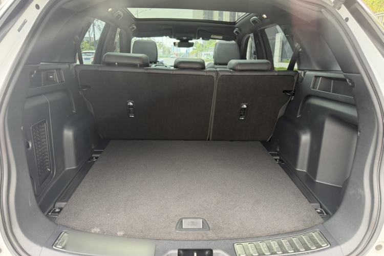 Used Land Rover Discovery Sport 2021 249 PS R-Dynamic SE Performance Tech Edition 5 Seats Trunk