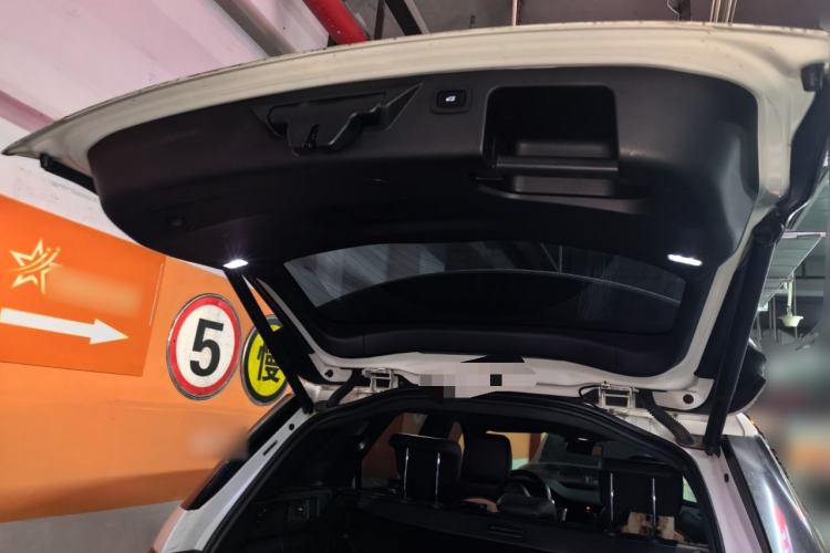 Used Land Rover Discovery Sport 2021 249 PS R-Dynamic S Performance Edition Trunk