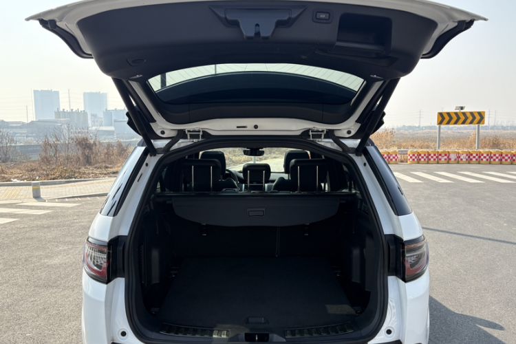 Used Land Rover Discovery Sport 2021 249 PS R-Dynamic S Performance Edition Trunk