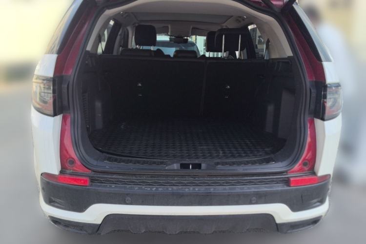 Used Land Rover Discovery Sport 2021 249 PS R-Dynamic SE Performance Tech Edition 5 Seats Trunk