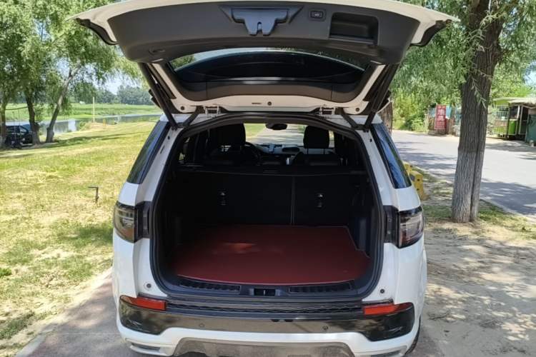 Used Land Rover Discovery Sport 2021 249 PS R-Dynamic S Performance Edition Trunk