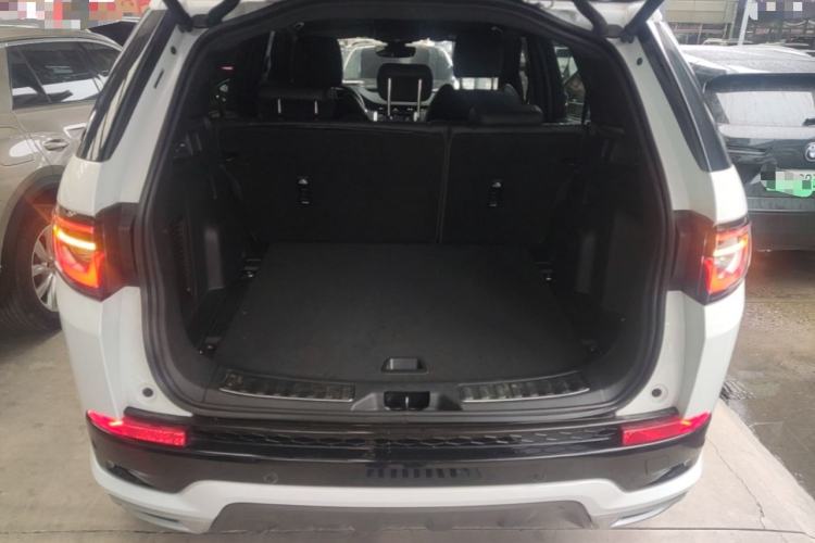 Used Land Rover Discovery Sport 2021 249 PS R-Dynamic S Performance Edition Trunk