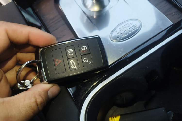 Used Land Rover Discovery Sport 2021 249 PS R-Dynamic S Performance Edition Vehicle Key