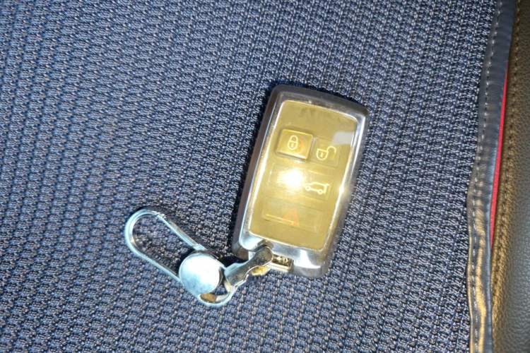 Used Land Rover Discovery Sport 2021 249 PS R-Dynamic SE Performance Tech Edition 5 Seats Vehicle Key