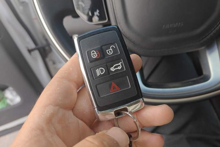 Used Land Rover Discovery Sport 2021 249 PS R-Dynamic HSE Luxury Custom Edition Vehicle Key