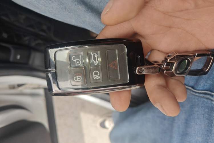 Used Land Rover Discovery Sport 2021 200 PS Family Edition Vehicle Key