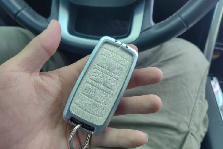 Used Land Rover Discovery Sport 2021 200 PS Family Edition Vehicle Key