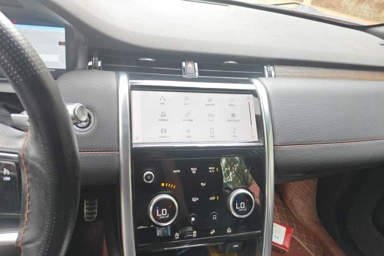 Used Land Rover Discovery Sport 2022 249 PS R-Dynamic S Performance Edition 5 Seats Audio And AC Panel