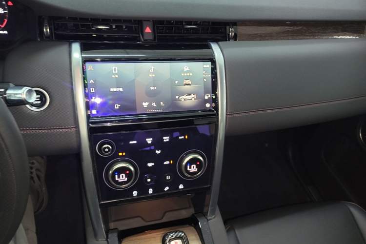 Used Land Rover Discovery Sport 2022 Restyled 249 PS R-Dynamic SE Performance Tech Edition 5 Seats Audio And AC Panel