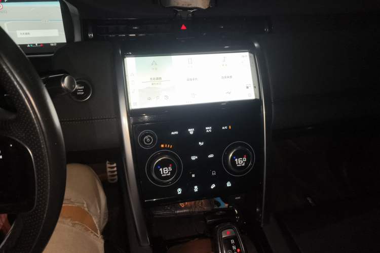 Used Land Rover Discovery Sport 2022 Revised Version 249 PS R-Dynamic S Performance Edition 5 Seats Audio And AC Panel