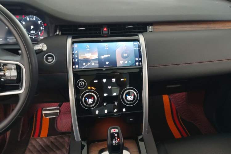 Used Land Rover Discovery Sport 2022 Revised Version 249 PS R-Dynamic S Performance Edition 5 Seats Audio And AC Panel