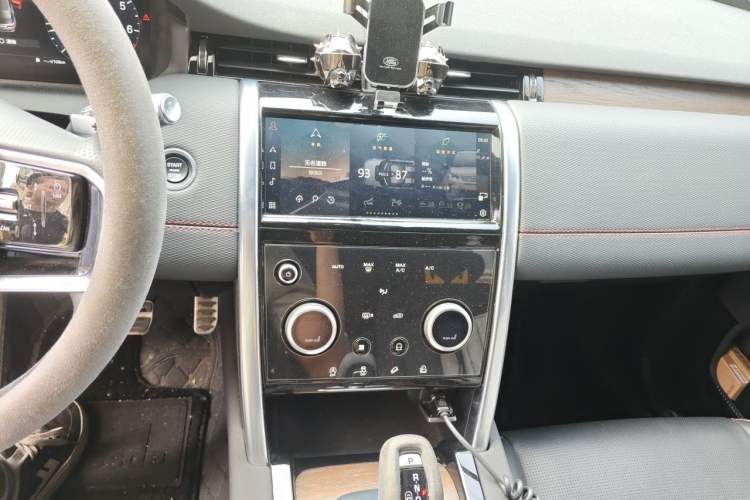Used Land Rover Discovery Sport 2022 249 PS R-Dynamic SE Performance Tech Edition 5 Seats Audio And AC Panel