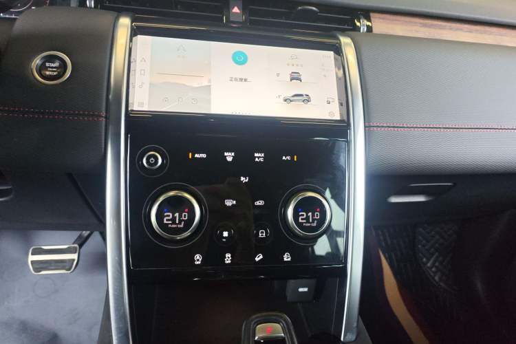 Used Land Rover Discovery Sport 2022 Revised Version 249 PS R-Dynamic S Performance Edition 5 Seats Audio And AC Panel