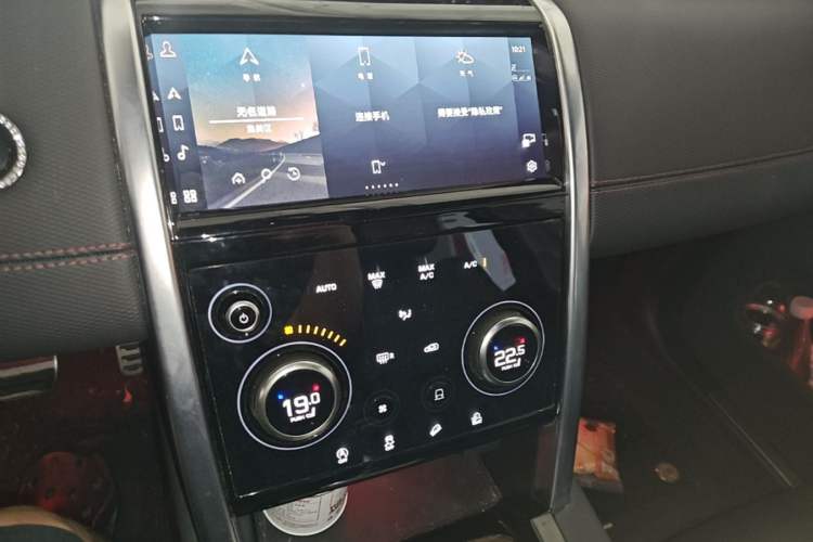 Used Land Rover Discovery Sport 2022 Revised Version 249 PS R-Dynamic S Performance Edition 5 Seats Audio And AC Panel