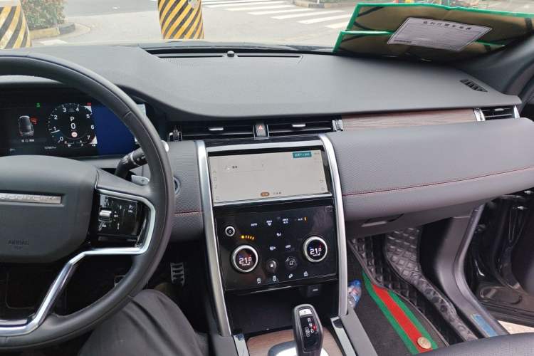 Used Land Rover Discovery Sport 2022 249 PS R-Dynamic S Performance Edition 5 Seats Audio And AC Panel